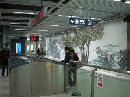 武漢地鐵站臺墻面藝術裝飾